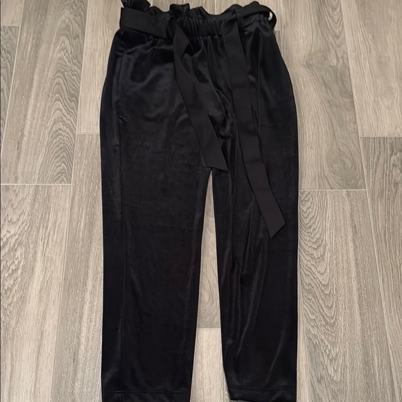 Halogen Women’s Black Wide Leg Velvet Pants With Belt Size XS - Picture 2 of 4